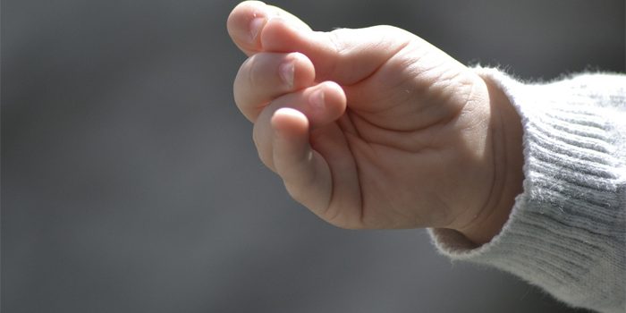 Psico Ayuda Infantil – Mi hijo se chupa el dedo: consecuencias y cómo evitarlo (succión digital) Psico Ayuda Infantil - Mi hijo se chupa el dedo: consecuencias y cómo evitarlo (succión digital)